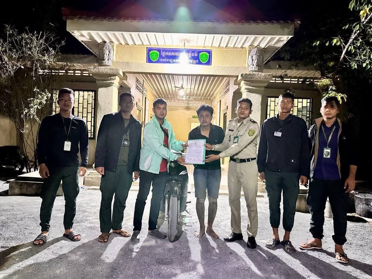 លួចម៉ូតូពីខេត្តព្រះសីហនុ មកជាប់អន្ទាក់សមត្ថកិច្ចនគរបាលស្រុកភ្នំស្រួច