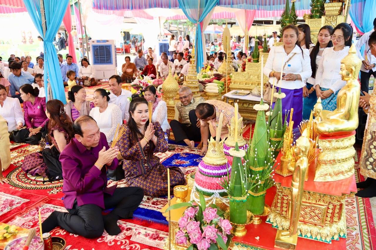 ល្បែងទាញព្រ័ត្រ