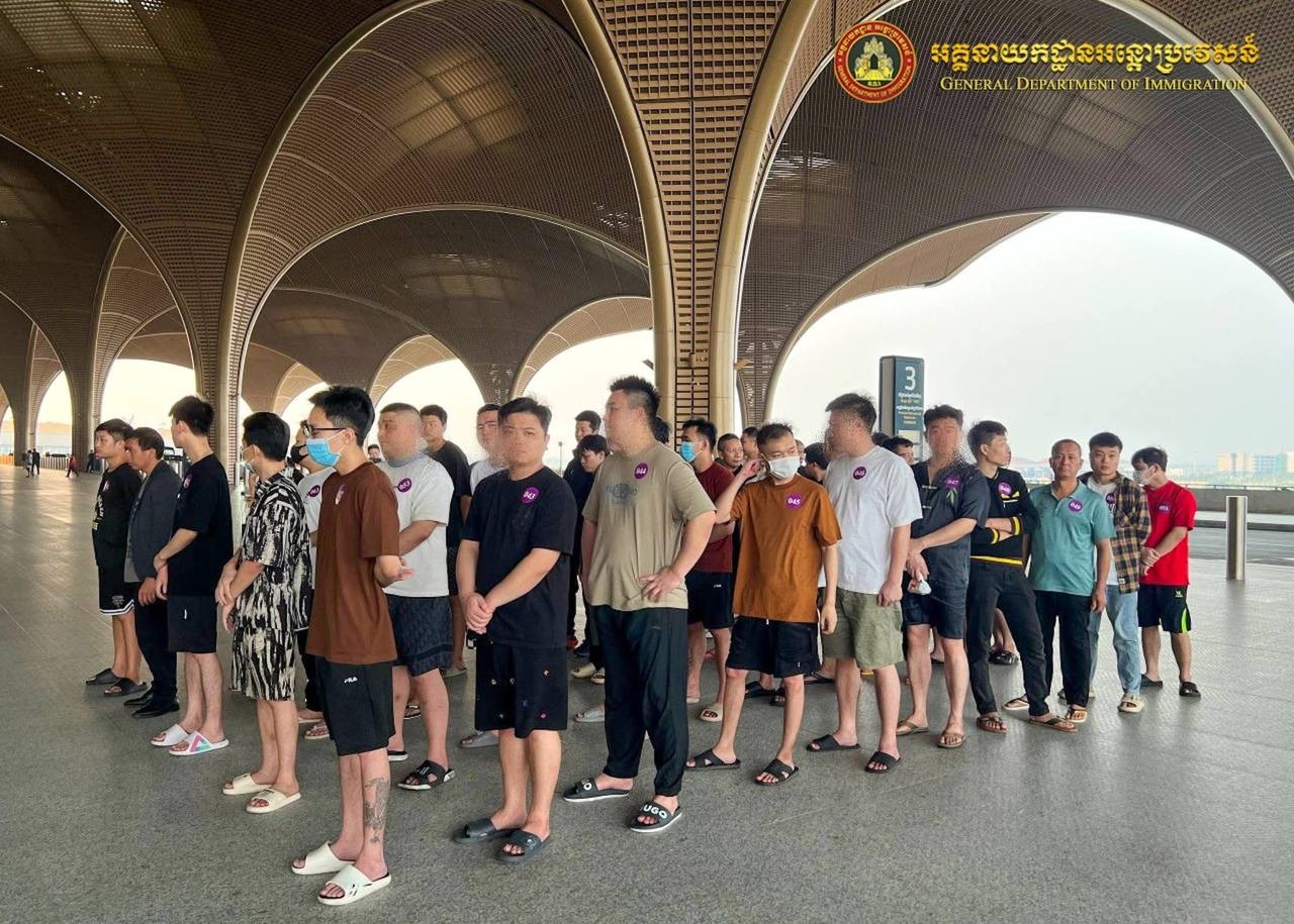 ការត្រួតពិនិត្យនៅអាកាសយានដ្ឋាន