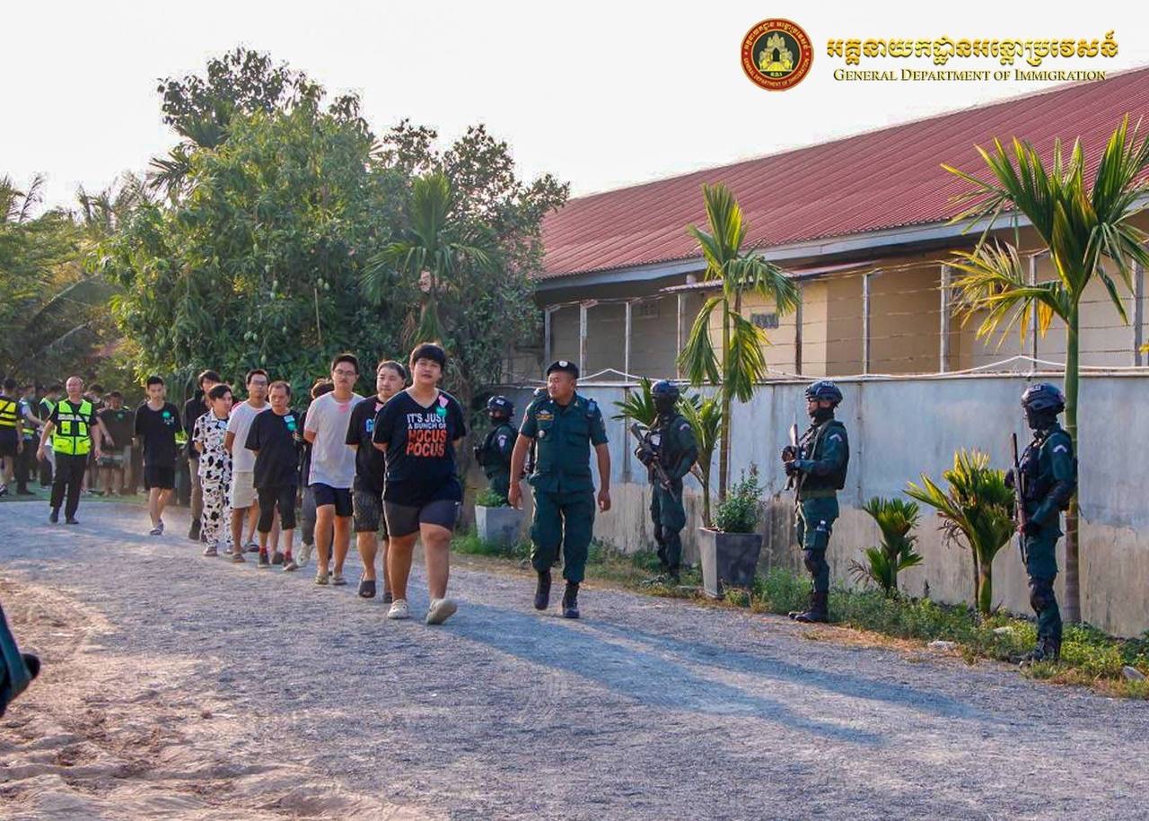 ការត្រួតពិនិត្យនៅច្រកចេញចូល