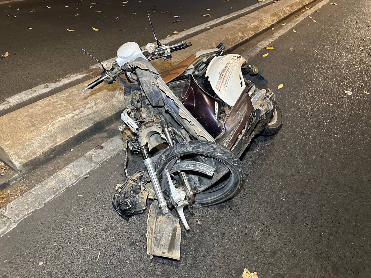 ម៉ូតូដែលបុករថយន្ត