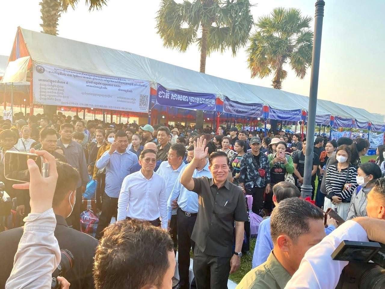 រថយន្តក្រុងសាធារណៈ