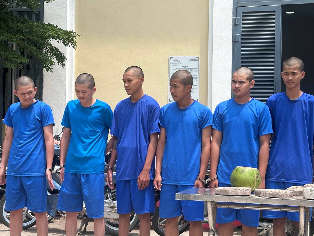 ការឃាត់ខ្លួនជនសង្ស័យ