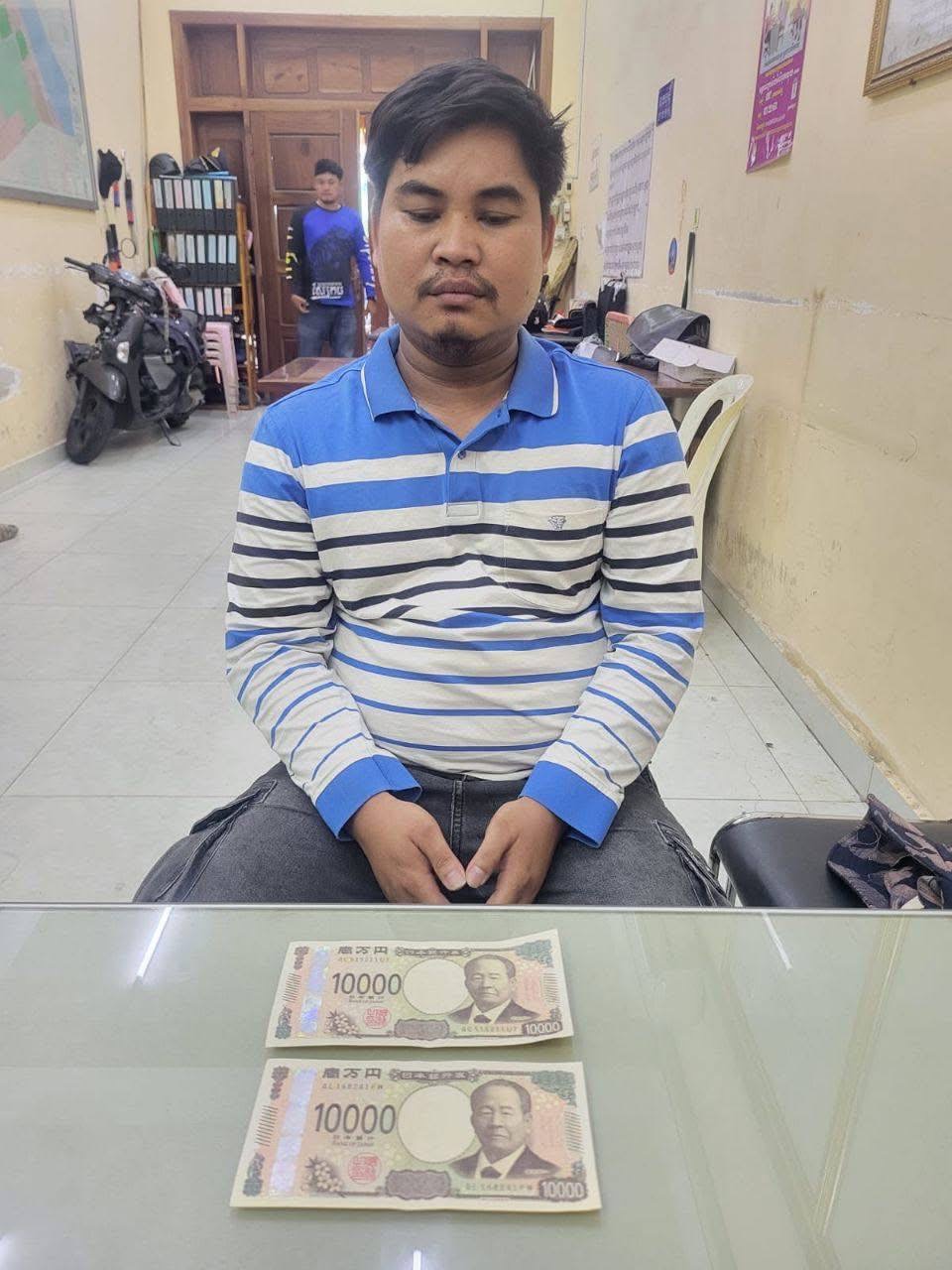 នគរបាល​ខណ្ឌ​ដូនពេញ​ ឃាត់ខ្លួន​ថៅកែ​ហាងម៉ាស្សា​យីហោ​ ទូច រ៉ង​ ក្រោយសមគំនិយលួចលុយជនជាតិជប៉ុន០២នាក់