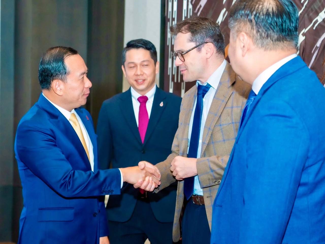 ភ្ញៀវកិត្តិយសចូលរួម