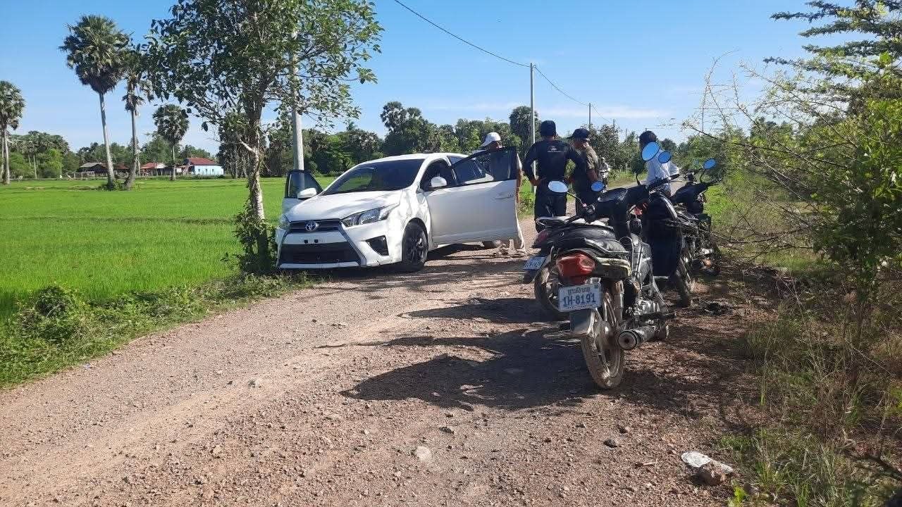 ប្រជាពលរដ្ឋប្រទះឃើញរថយន្ត១គ្រឿង ត្រូវគេយកមកប្លុងចោលទាំងយប់ នៅស្រុកកំពង់ត្រាច