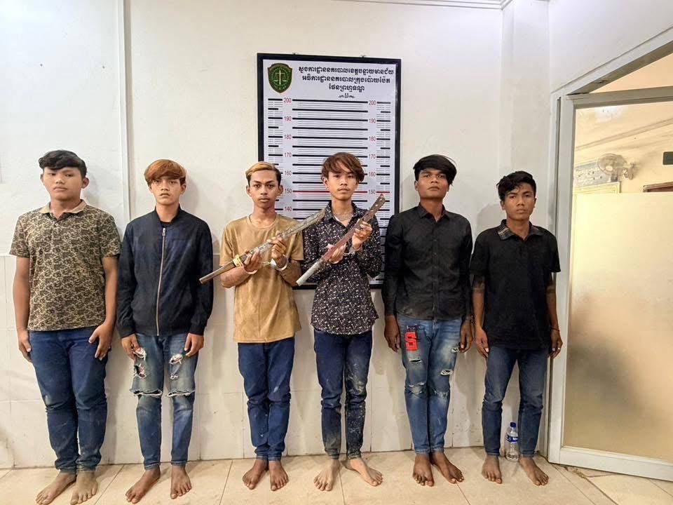 សមត្ថកិច្ចចាប់បានខ្លួនសង្ស័យ៦នាក់ ដេញកាប់ប្លន់យកម៉ូតូប្រជាពលរដ្ឋនៅក្រុងប៉ោយប៉ែត
