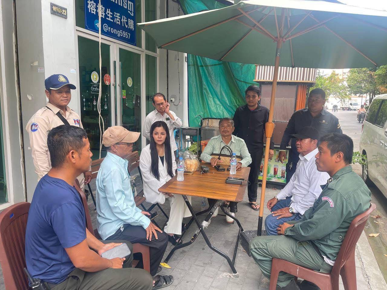 អាជ្ញាធរចុះរុះរើស្លាកហាង