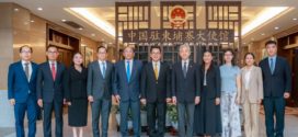 លោកបណ្ឌិត ជ្រុន ថេរ៉ាវ៉ាត ដឹកនាំគណៈប្រតិភូយុវជនគណបក្សប្រជាជនកម្ពុជាថ្នាក់កណ្តាល ចូលជួបសម្តែងគួរសម និងពិភាក្សាការងារជាមួយឯកអគ្គរដ្ឋទូតចិនប្រចាំកម្ពុជា