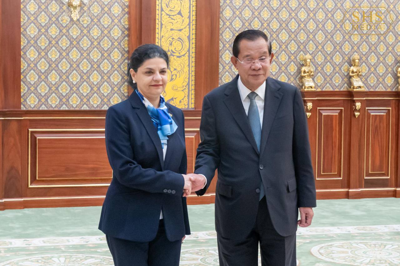 ឯកអគ្គរដ្ឋទូតក្រិកប្រគល់សារតាំង