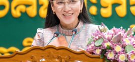 លោកជំទាវបណ្ឌិត ពេជ ចន្ទមុនី ហ៊ុន ម៉ាណែត ៖ ទប់ស្កាត់សកម្មភាពទាំងឡាយដែលធ្វើឱ្យប៉ះពាល់ដល់កិត្តិយសស្ត្រីខ្មែររួមទាំងសីលធម៌សង្គមខ្មែរ