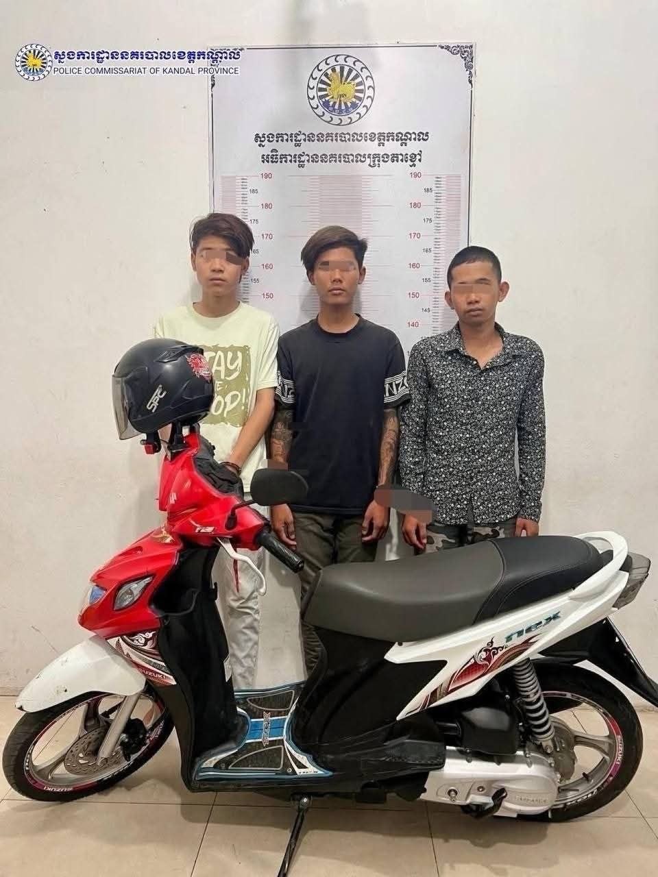 ឃាត់ខ្លួនជនសង្ស័យ៣នាក់(គេចខ្លួនបីនាក់)ករណីក្មេងទំនើងបង្កហិង្សានិងធ្វើឲ្យខូចខាតដោយចេតនានៅក្រុងតាខ្មៅ