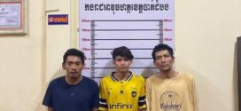 កងរាជអាវុធហត្ថខេត្តបាត់ដំបងឃាត់ខ្លួនជនសង្ស័យ ០៣នាក់ ក្នុងករណីសម្រួល ចាត់ចែង និងប្រើប្រាស់ដោយខុសច្បាប់នូវសារធាតុញៀន