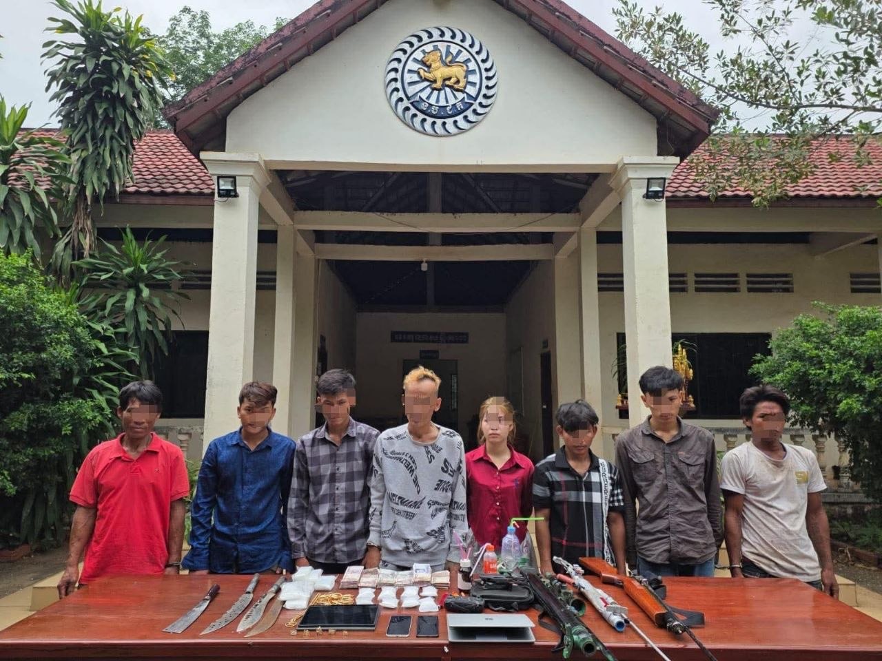 នគរបាលខេត្តត្បូងឃ្មុំ ចុះធ្វើរដ្ឋបាលចំហនៅចំណុចឃុំជប់ ស្រុកត្បូងឃ្មុំ ឃាត់ខ្លួនមុខសញ្ញារក្សាទុក និងជួញ ដូរនូវសារធាតុញៀនខុសច្បាប់ សរុប៨នាក់រួមនិងវត្ថុតាងមួយចំនួន