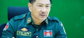 លោកឧត្តមសេនីយ៍ឯក​ ជួន​ ណារិន្ទ​៖ មិនមានការឃាត់ខ្លួនមន្រ្តីផ្កាយ២នោះទេ គ្រាន់តែអញ្ជើញប្រពន្ធរបស់លោកមកសួរនាំ ក្រោយអាជ្ញាធររកឃើញសម្ភារមួយចំនួនសង្ស័យពាក់ព័ន្ធ Online Scams នៅបុរីកំពុងសាងសង់ ដែលគាត់ជាម្ចាស់