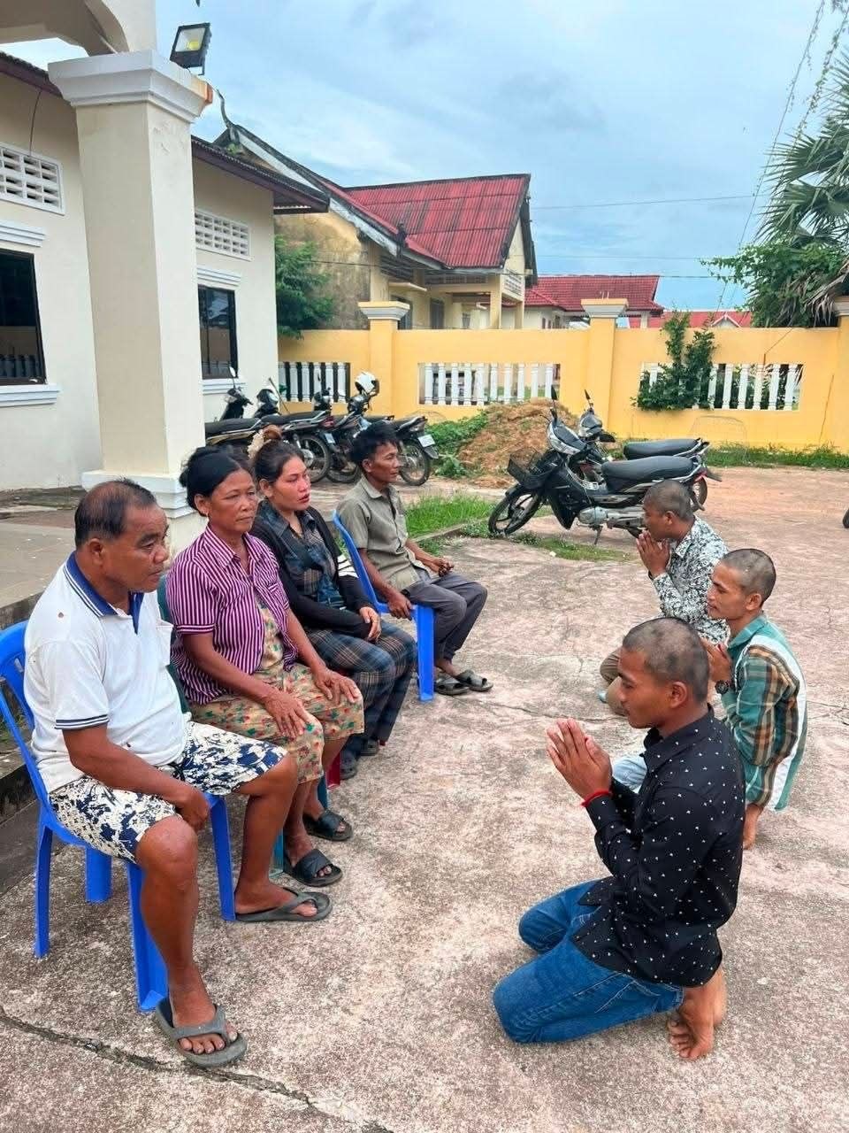 យុវជនបង្ហោះម៉ូតូ ៣នាក់ ត្រូវនគរបាលស្រុកដំណាក់ចង្អើ