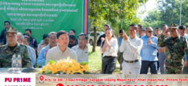 លោក វ៉ី សំណាង ដឹកនាំគណៈប្រតិភូខេត្តតាកែវ ពាំនាំអំណោយសប្បុរសធម៌ប្រគល់ជូនវីរកងទ័ព នៅបញ្ជាការដ្ឋានកងពលតូចថ្មើរជើងលេខ ៤២ ទិសឧត្តរមានជ័យ