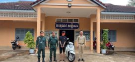 ‎លួចម៉ូតូពីខេត្តកណ្តាល ហើយជិះគេចខ្លួនត្រូវបានកម្លាំងនគរបាលខេត្តសៀមរាបឃាត់ខ្លួន និងដកហូតម៉ូតូបាន ជូនជនរងគ្រោះវិញ