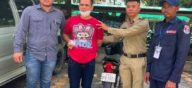 គាស់ទ្វាផ្ទះលួចយកម៉ូតូបានហេីយតែត្រូវជនរងគ្រោះស្វែងរកឃេីញតាមប្រព័ន្ធGPSប្តឹងសមត្ថកិច្ចឃាត់ខ្លួន